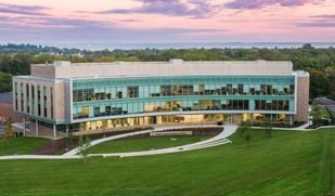 Loyola y Fairfield University firman acuerdo para que 1.300 estudiantes realicen un máster en EE.UU