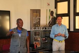 La Universitat recibe a Grégoire Ahongbonon, defensor de la dignidad humana