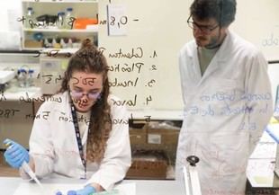 La Universitat de València invertirá 43,5 M€ en 326 proyectos de investigación para 2025