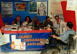 La Universitat de València presenta una exposición sobre 35 años de activismo contra el VIH y el sida