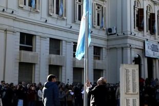 La UNLP presenta "Alta en el cielo" para honrar símbolos patrios