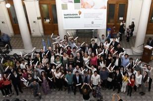 La UNLP destaca por su alta tasa de graduación y egresados en 2025