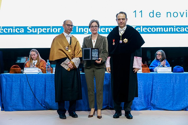 La UPM otorga un premio al Colegio de Ingenieros de Telecomunicación