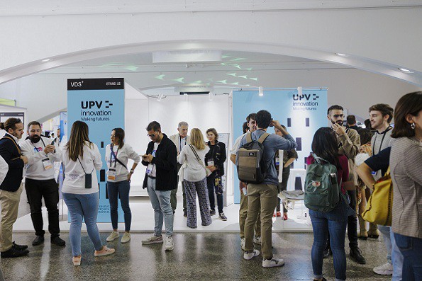 La UPV destaca en el Valencia Digital Summit 2025 con su espacio de innovación tecnológica