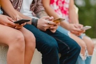 La URJC realiza el primer estudio en España sobre el impacto de las redes sociales en adolescentes