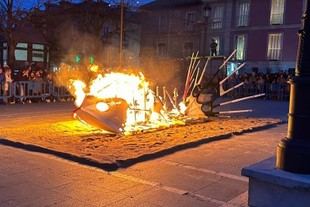 La URJC cierra el carnaval de Aranjuez con el 'Entierro de la Sardina'