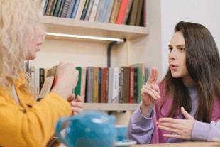 La Universidad de Sevilla celebra el Día Internacional de las Personas con Sordoceguera