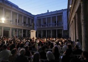 Cerca de 5.000 asistentes en el festival Serenates 2025 de la Universitat de València