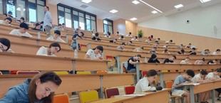 Universidades andaluzas refuerzan controles en la PAU ante el uso de tecnología prohibida