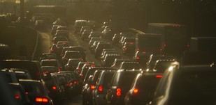 La contaminación del aire aumenta el riesgo de demencia, según un estudio global