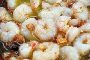 Estudio de la URV revela contaminantes en platos de pescado y marisco, pero sin riesgo significativo para la salud