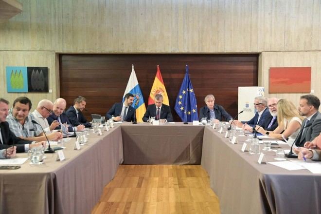 Reunión de rectores para mejorar la productividad en Canarias