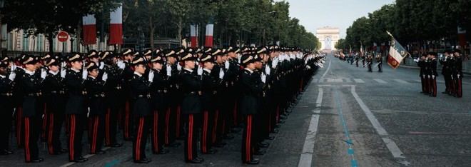 La École Polytechnique destaca su vínculo con la defensa en el desfile del 14 de julio