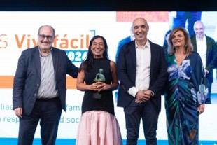 María Begoña García Gil recibe el Premio Vivofácil por su labor en conciliación e igualdad en la URJC