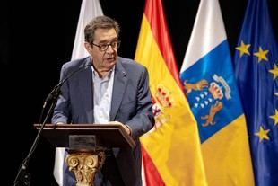 Antonio Martinón aboga por el humanismo y la democracia en la Universidad de Verano de Adeje