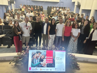 Más de 150 jóvenes participan en jornada sobre comunicación y emprendimiento en Córdoba