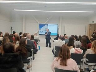 Más de 200 estudiantes de Bachillerato asisten a la jornada de puertas abiertas del CEU en Elche