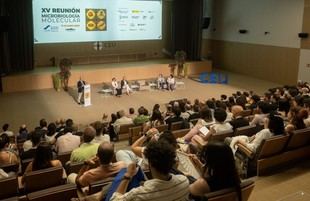 Más de 200 investigadores se reúnen en la CEU UCH para abordar avances en microbiología molecular y salud pública