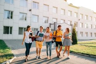 Más de 35.000 solicitantes buscan másteres en universidades andaluzas para el próximo curso