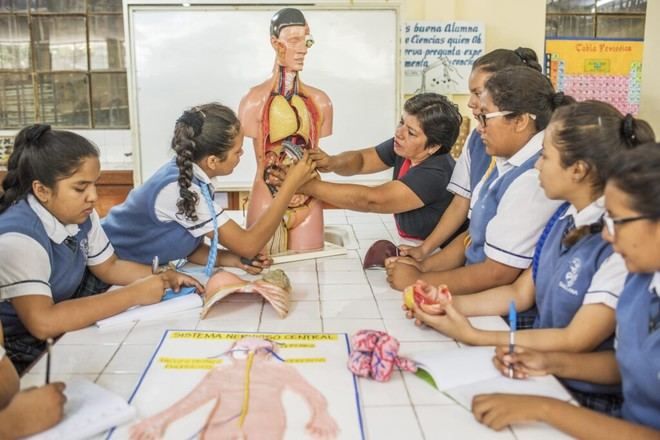 Más de 426 mil maestros recibirán aumento salarial en noviembre