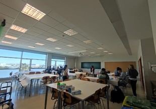 Más de mil estudiantes participan en los laboratorios 'Salvem les Fotos' en la Universitat de València