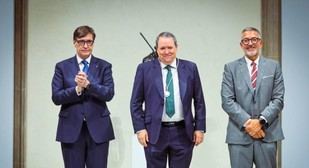 Max Arias, exalumno de CEU UAO, galardonado con la Medalla al Trabajo President Macià