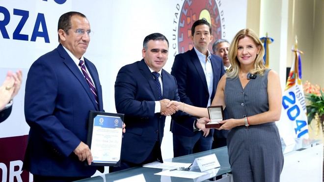 UANL reconoce a Melody Falcó por su impacto en el deporte local