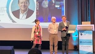 Jaime Gómez recibe la Medalla InterPore por su trayectoria en hidrogeología