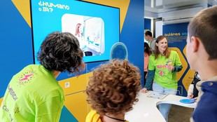 Más de 1.700 estudiantes participan en el Curiosity Cube de Merck sobre inteligencia artificial