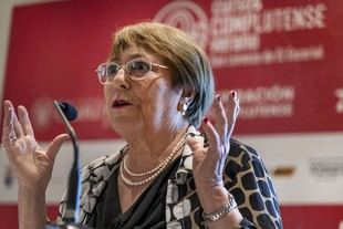 Bachelet aboga por el papel de las mujeres en la defensa de la democracia
