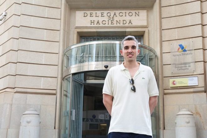 Miguel Álvarez destaca la importancia de la contabilidad en su formación para la oposición de Hacienda