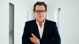 Miguel de Castro Neto recibe premio internacional por liderazgo educativo