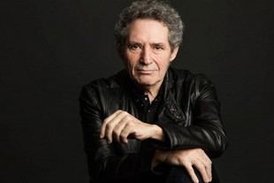 Miguel Ríos asegura que el directo garantiza la supervivencia de los músicos frente a la IA