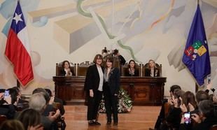 Alejandra Mizala asume como rectora de la Universidad de Chile en una ceremonia histórica con la ministra María Paz Arzola