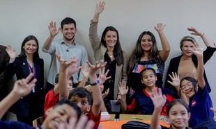 Ministra Arzola destaca logros de escuela pública en Independencia