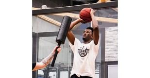 Tito Onyemachi, un talentoso jugador canadiense de 16 años, se une a Minnesota Prep Academy