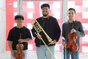 Estudiantes de la UACJ brillan en gira nacional con orquesta sinfónica