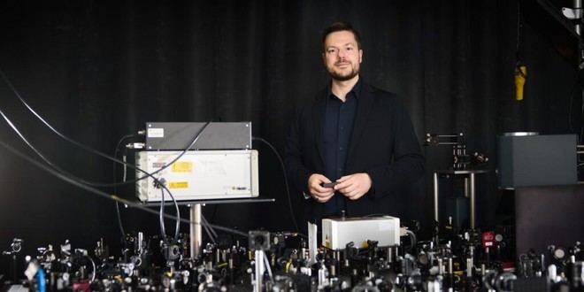 Investigadores logran controlar la luz a escala nanométrica de forma ultrarrápida