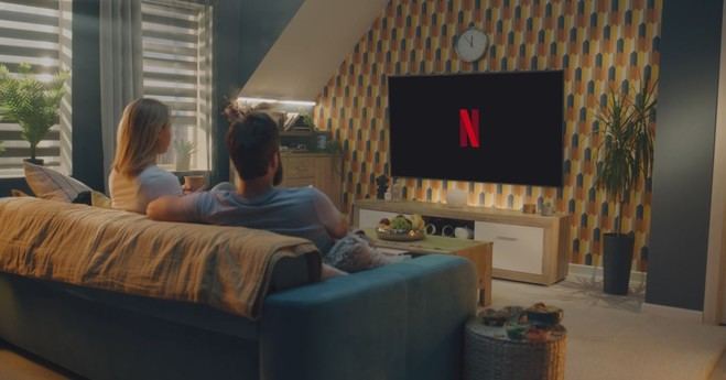 Netflix transforma escándalos en éxito financiero en la industria del streaming