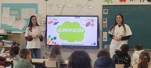 Talleres de autocuidado en colegios de Elche con estudiantes de Enfermería