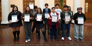 Estudiantes destacan en el Concurso Nacional de Poesía Juvenil 2025