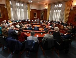 Nuevos integrantes del Consejo Superior de la UC reciben capacitación sobre sus responsabilidades institucionales