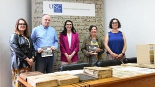 El Pazo de Andoade dona su archivo histórico a la Universidad de Santiago