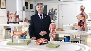 José Martín Carreira asume como decano de Medicina y Odontología con enfoque en la excelencia educativa e investigadora