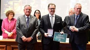 Federico Martinón recibe el prestigioso Premio Nóvoa Santos por su contribución a la medicina global en Galicia