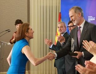 Nuria María Oliver recibe el Premio Nacional Julio Rey Pastor por su contribución a la IA con impacto social