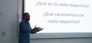 Óscar García Mayo comparte su experiencia en radio deportiva con estudiantes de UNEATLANTICO