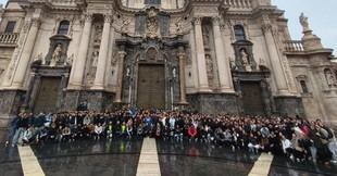 Más de 400 miembros de la UCAM realizan peregrinación a la Catedral de Murcia