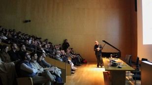 Rafael Aranda destaca la importancia de la emoción en la arquitectura en la ETSA-UPV