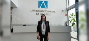 Paula Quijano presenta ponencia sobre IA en congreso internacional en Italia